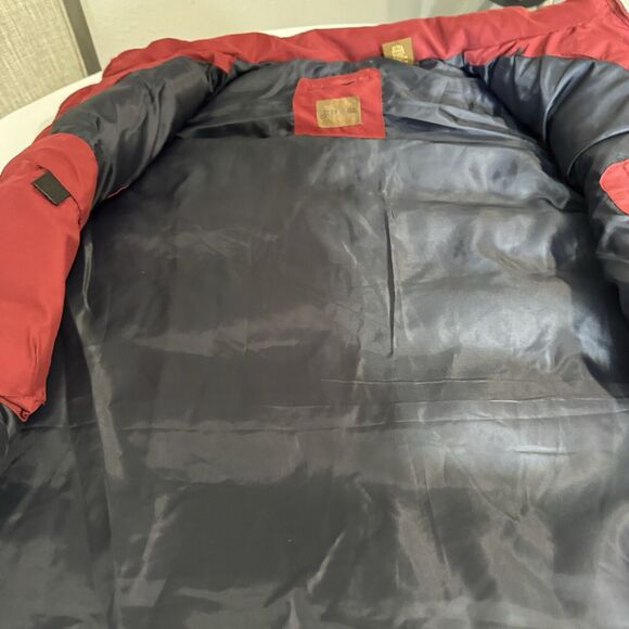 St. John's Bay Men’s Size Large Puffer Vest Navy Red/Rust color Zip Closure. - Picture 9 of 9